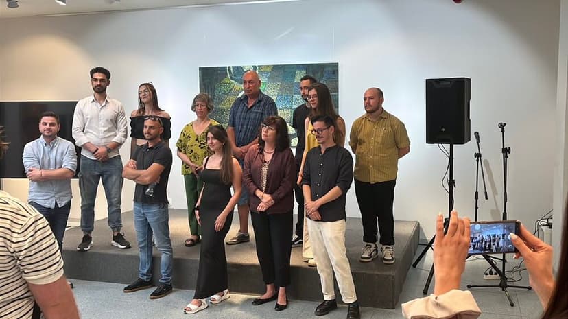 Дипломираните - Снимка 1