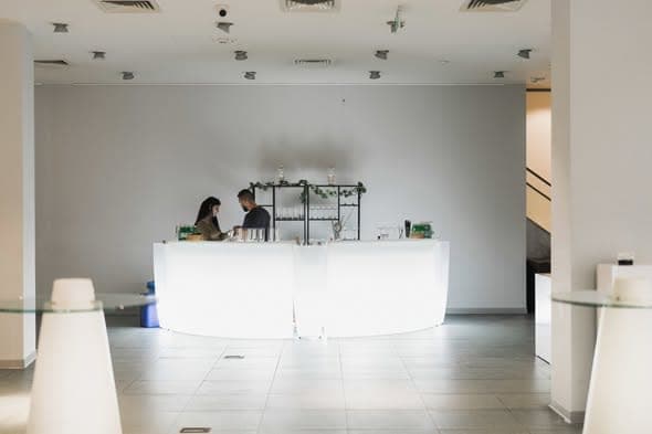 Мода и изкуство: Бляскавото ревю на студентите и преподавателите по мода на НБУ Подзаглавие